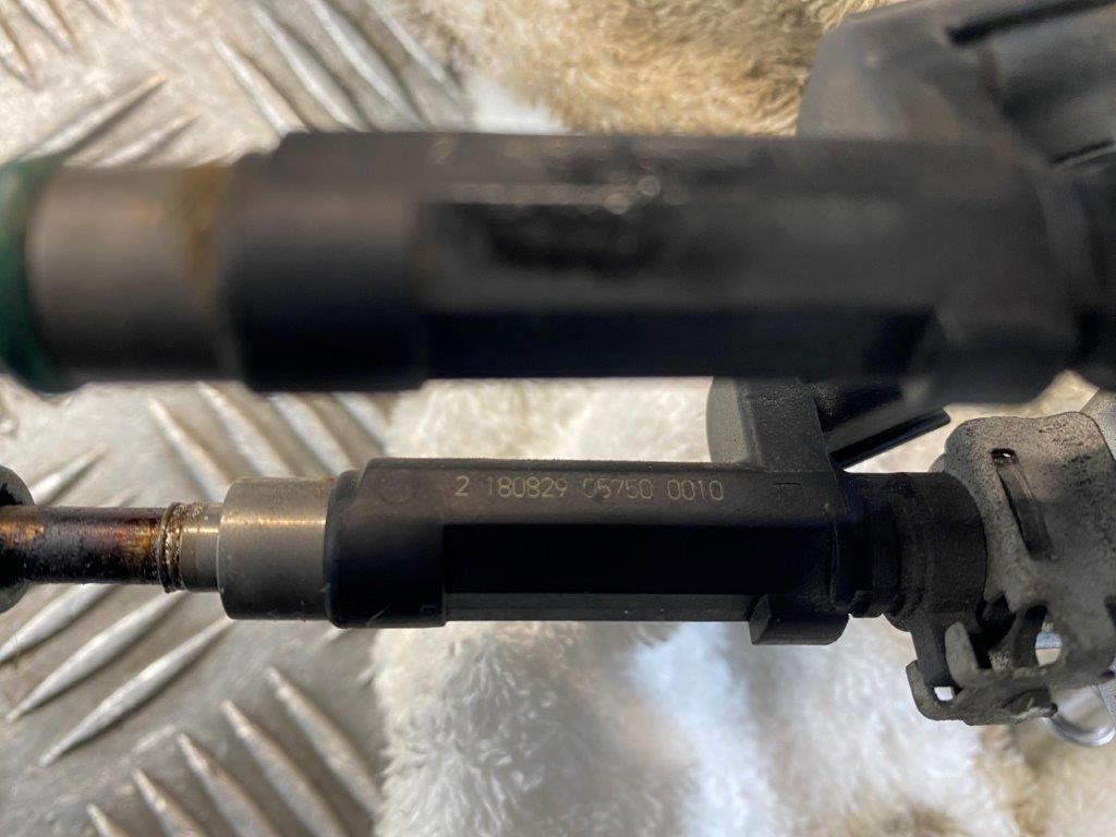 10-19 NISSAN JUKE/QASHQAI J10 1.6 PETROL FUEL RAIL WITH INJECTORS 175201KT0A - Thumbnail 5
