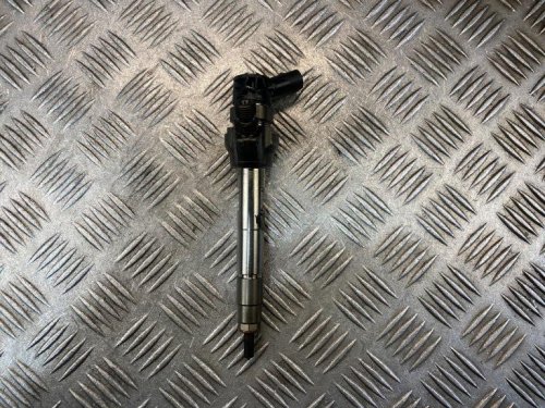15-19 BMW 118D F20/F22/F21/F30/F32 2.0 DIESEL FUEL INJECTION RAIL 8514146