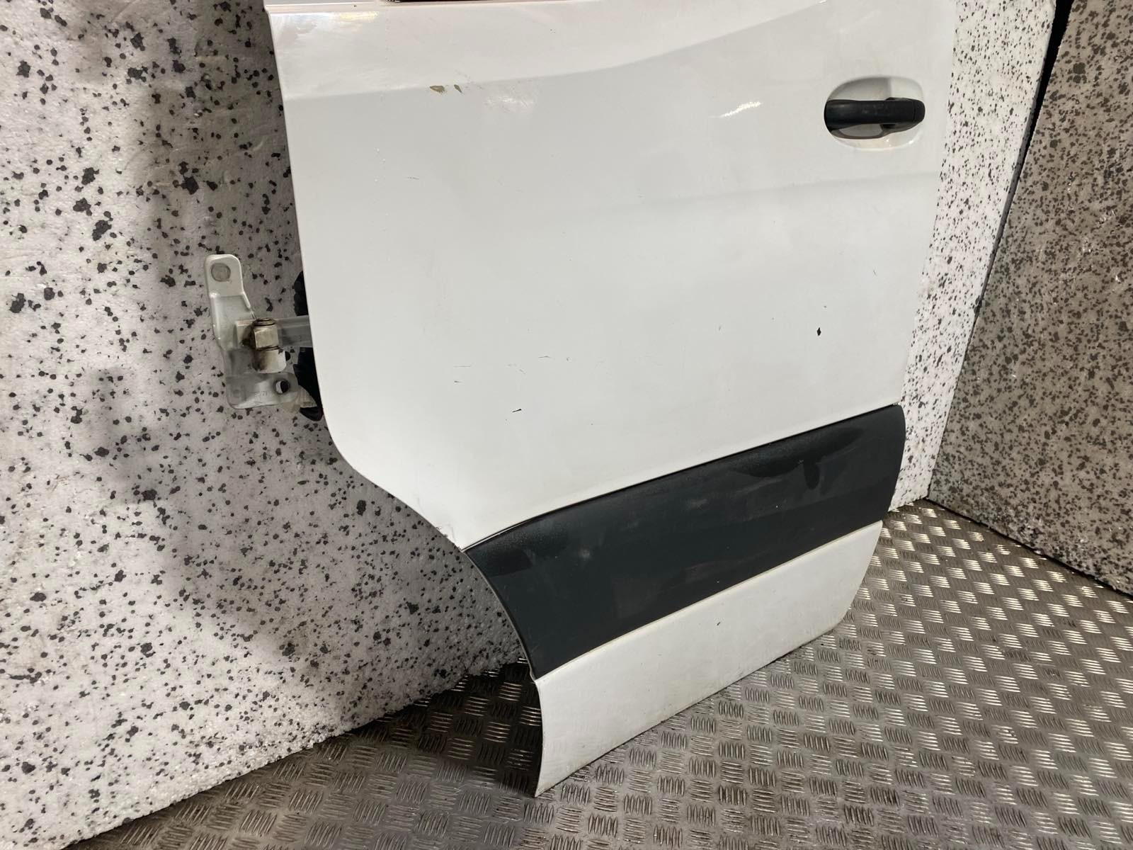 20-25 MERCEDES SPRINTER B910 L2H2 PASSENGER FRONT DOOR WHITE (PLS READ) - Thumbnail 10