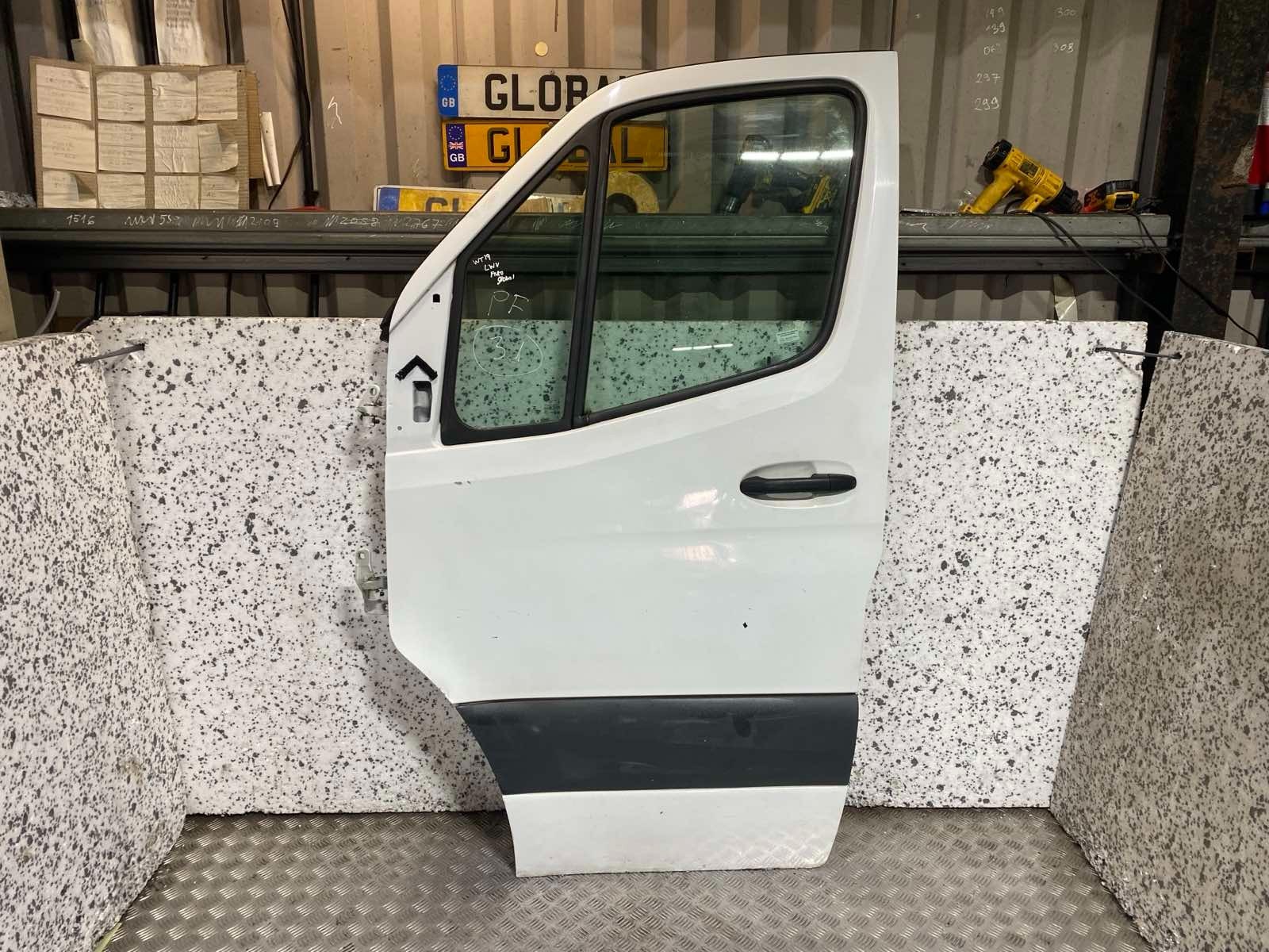 20-25 MERCEDES SPRINTER B910 L2H2 PASSENGER FRONT DOOR WHITE (PLS READ) - Thumbnail 2