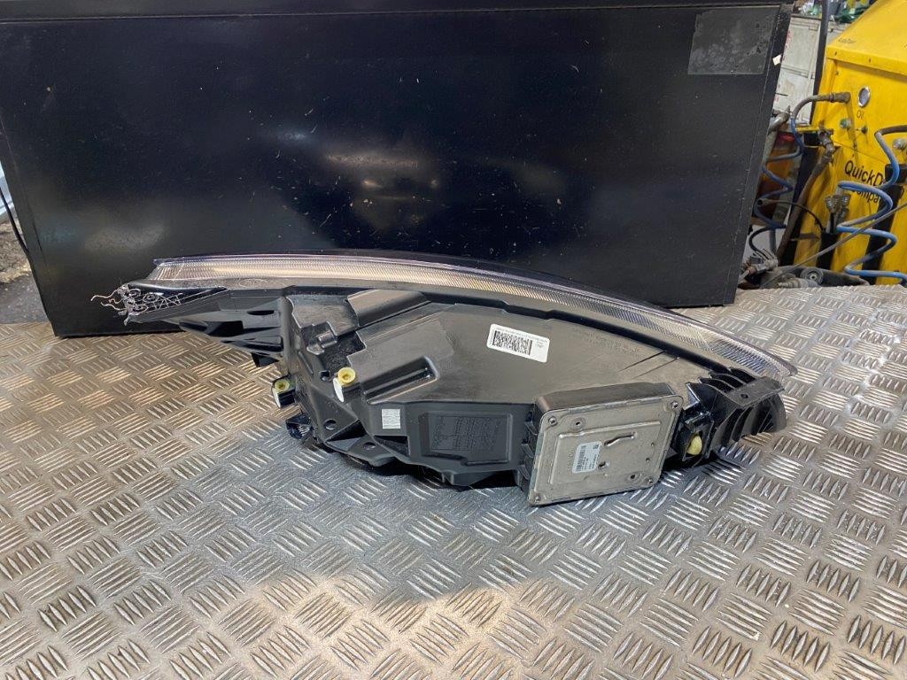 18-22 FORD FOCUS MK4 N/S PASSENGER NEAR SIDE LED HEADLIGHT (PLS READ) - Thumbnail 9