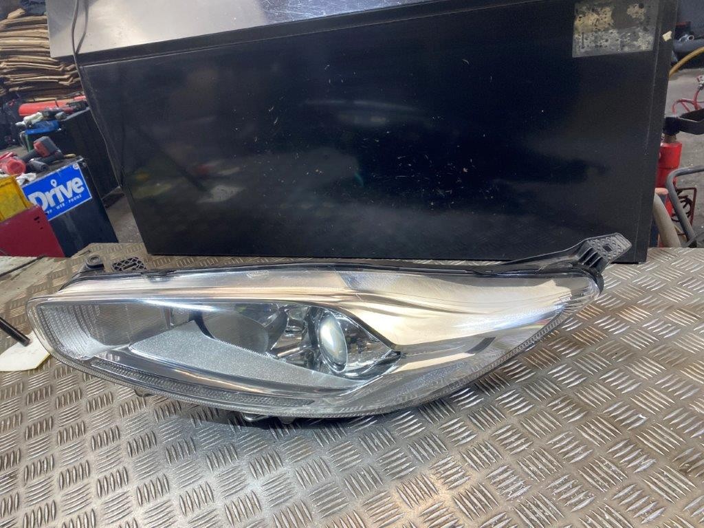 12-17 FORD FIESTA MK7 3/5 DOOR N/S PASSENGER NEAR SIDE HEADLIGHT (PLS READ) - Thumbnail 4