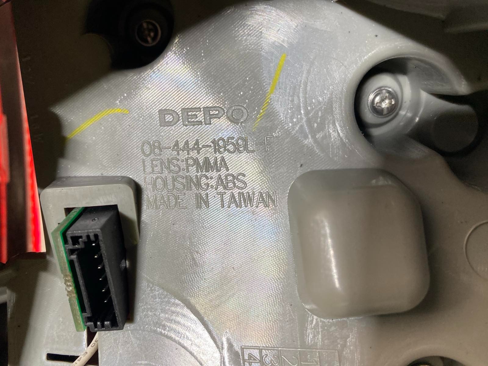 10-13 BMW 320I E92 LCI PASSENGER  SIDE AFTERMARKET DEPO REAR LIGHT (SCRATCHED) - Thumbnail 9