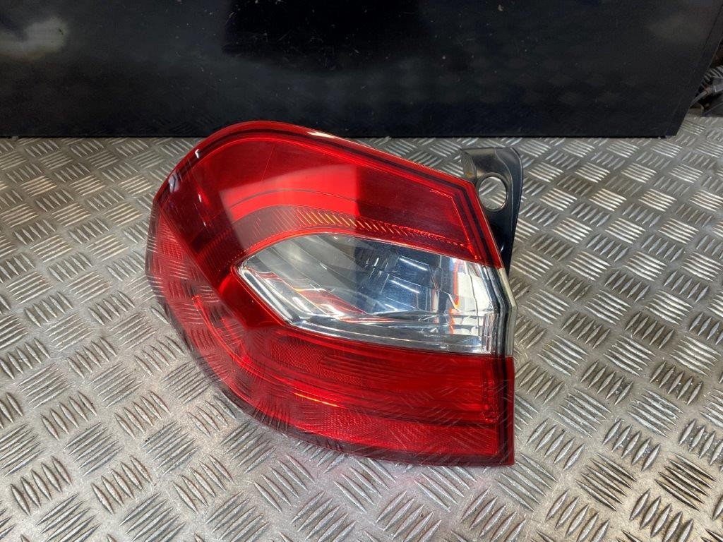 11-17 KIA RIO MK3 5 DOOR PASSENGER TAILGATE INNER REAR LIGHT *WATER CONDENSATION - Thumbnail 3