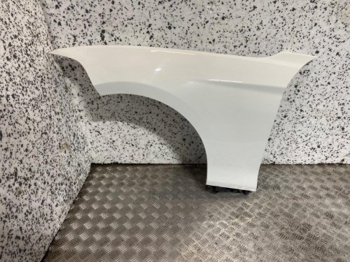 15-19 BMW 118D F20 PASSENGER SIDE FRONT WING WHITE PAINT CODE 300 (PLS READ)