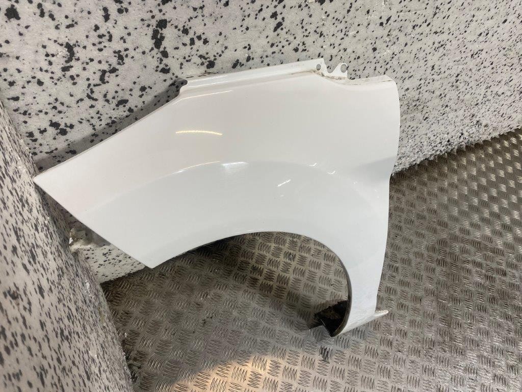 08-17 FORD FIESTA MK7 3/5 DOOR PASSENGER SIDE FRONT WING FROZEN WHITE *SCRATCHED - Thumbnail 4