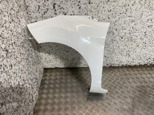 08-17 FORD FIESTA MK7 3/5 DOOR PASSENGER SIDE FRONT WING FROZEN WHITE *SCRATCHED
