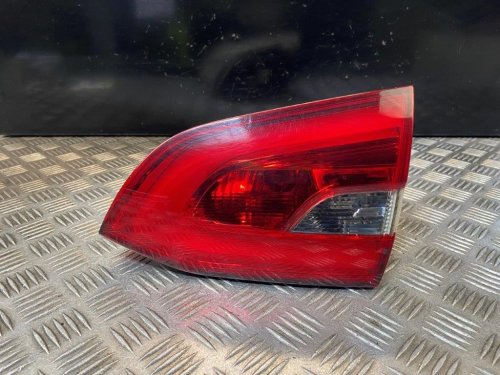 17-19 PEUGEOT 308 MK2 5 DOOR ESTATE DRIVER OFF SIDE TAILGATE INNER REAR LIGHT