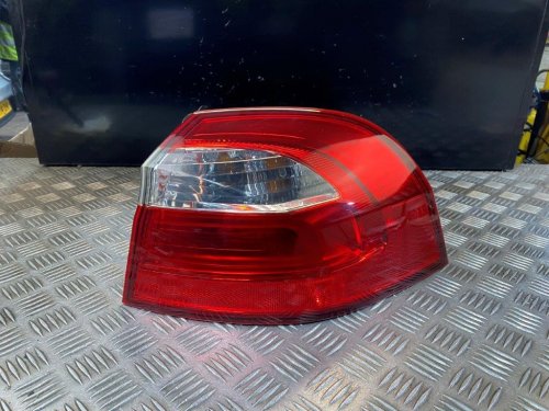 11-17 KIA RIO MK3 5 DOOR O/S DRIVER OFF SIDE TAILGATE INNER REAR LIGHT